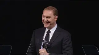 2017 CFDA FASHION AWARDS: Stuart Vevers Wins Accessory Designer of the Year Award