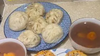 为了让我好好休息，最近娃爹承包了早餐。为了给俩高中生适当改善伙食，寻思蒸点孩子们爱吃的鱼香肉丝包子吧！于是就有了爸爸➕妈妈“合体式”的早餐，看得出来很合口味，很下饭呐！#陪读妈妈 #记录真实生活