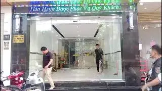 Cửa k&iacute;nh tự động tiệm spa Thanh Thảo, HCM
