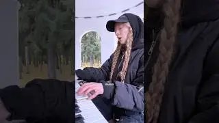 MARIA KON - На крючок #singersongwriter #pianoplaying #singing #streetsinging #streetplaying #piano