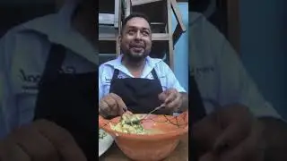 COMIENDO POZOLE | HENRY CARRERA