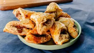 Puff pastry triangles with peanuts and caramel