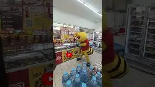 Nungguin Temannya Badut Lucu mau kasih Eskrim gratis | #shorts #badut #lucu #trending