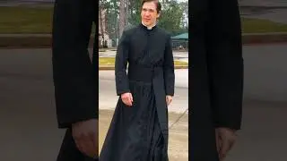 Почему священники всегда носят черное?