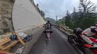 Mit der  DUCATI DesertX Rally irgendwo in den Alpen