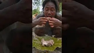 Hadzabe Cooking with Family in the Bush #Hadzabe #FamilyLife #TribalLife #PrimitiveCooking