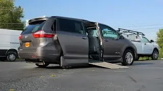BraunAbility Side-Entry ♿ Van! 2015 Toyota Sienna XLE Premium | 30466AT