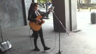 Number 9 train - street performing - Ghalia Vauthier
