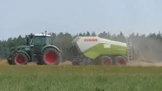 Stroh Pressen   am Vormittag  mit Fendt Vario 824  und CLAAS Quadrant 3200 FC Tandem Großpackenpress