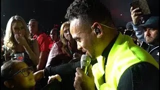OZUNA se emociona y canta con una niña 