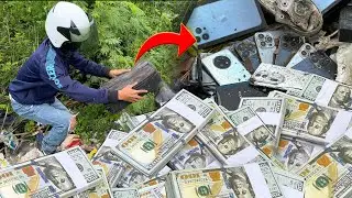 Great Lucky..😱🤑! i Found Many iPhone 15 Series With A lots Of Money in The Forest Near The City !