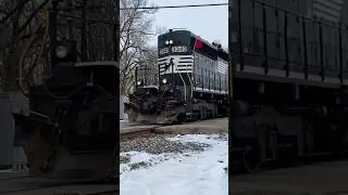NS Local L04 Blowing Its Leslie RS3L Horn #norfolksouthern #train #railroad