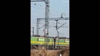 High speed long freight train Dual power WAG9H locos #indianrailways #freighttrain #dualwag9hloco