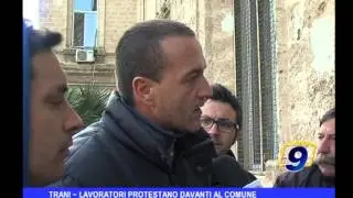 Trani | Lavoratori protestano davanti al Comune