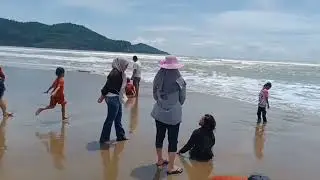 Pantai Pancer Door menawarkan pemandangan alamnya yang indah