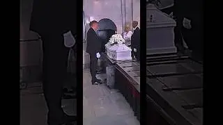 Гроб с телом Мото Тани отправляют в печь крематория &hellip; Редкие кадры / 29.07.2024