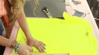 How to Cut a Shirt Into a Crop Top : Style Creations