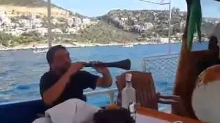 Kadir Akay aşk bodrumda yaşanıyor