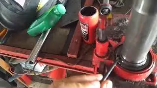 invertendo macaco garrafa