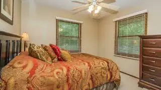 68 NE 64th St, Pleasant Hill, IA 50327