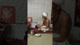 JAYADEV HANUMAAN DAS JI MAHARAJ DOING BHAJAN KIRTAN OF SRI SITARAM & HANUMAAN JI