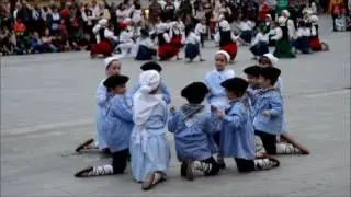 20151017 Itxartu Umeak dantzan Areetan
