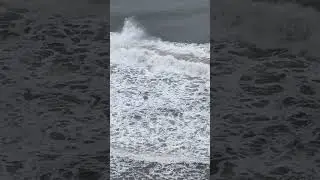 Huge waves today but double red flags @ the beach 😭