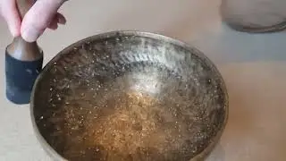 Water Dancing caused by Vibration (Singing Bowl)