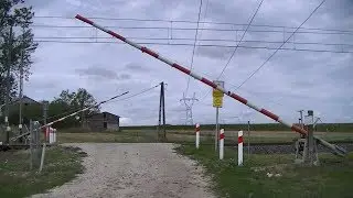 Spoorwegovergang Florek (PL) // Railroad crossing // Przejazd kolejowy