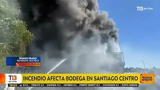 Incendio afecta bodega en Santiago Centro