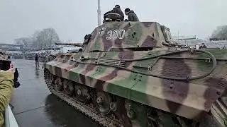 Tiger II van het Mus&eacute;e Des Blindes uit Saumur in Bastogne.