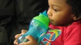 Munchkin Mighty Grip 10oz Flip Straw Cup | Product Review + Demo