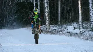 Kawasaki KX250F 4-Stroke Winter Wheelies