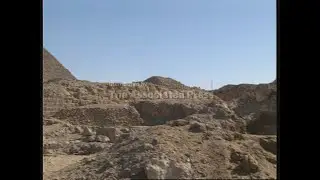 EGYPT: CAIRO:  PYRAMID BUILDERS' GRAVES SHED LIGHT ON ANCIENT LIFE