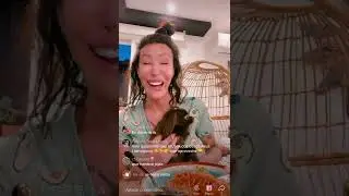 sandra button comiendo y hablando de la venuss bombon