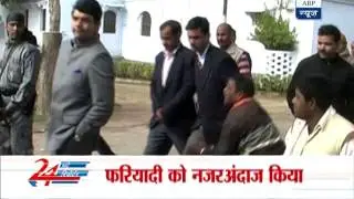 Union Minister RPN pushes away journo from his Bungalow