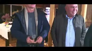 Bebe Dragomir-Veselie cu oameni faini. (Cover)