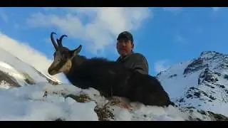 Troy White hunting Anatolian chamois in Turkey with Optimum Hunting, November 2018