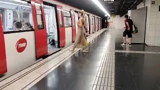 Metro Barcelona L1 Fondo (TMB) 6000 también de 2da generación y 8000