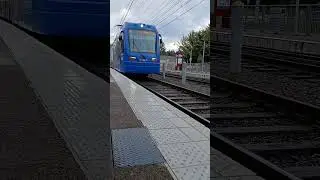 TriMet MAX type 6 arriving at Gresham TC