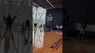 Mind-Blown! Watch Mark Lyons, the Pro Baller, Pull off an Insane No-Look Behind-the-Head Lob Assist!