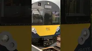 SWR Island Line 484005 departing Ryde Esplanade - 23/10/22 - ISLE OF WIGHT #shorts