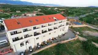 Moon Rocks Hostel - Novalja - Croatia
