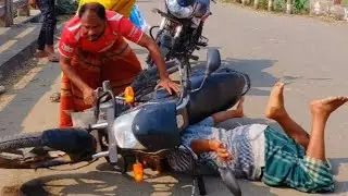 He took the car with his head under it.pizz like 🙏 #viralvideo #comedyvideo #Brazil 
