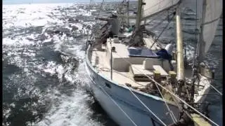 Perfect sailing conditions on the Dreadnought 32 
