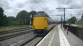 ICM 4249 en 4043 vertrekkken van station Weert