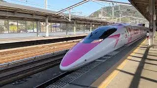 三原駅を出発するハローキティ新幹線