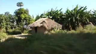 Plaine de la Vall&eacute;e de la Lufira, Hutes sous Bananiers, Dembo, Katanga, Congo, RDC, 2022, by HbS