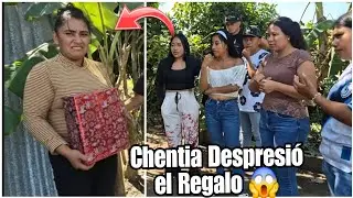 La Sonrrisa se le Borro de la Cara a Chentia al Ver que su Regalo No era Lujoso, Lo Despresió😱