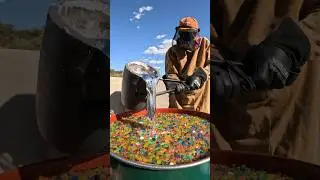 Pouring molten metal into water beads to make sculpture #artist #sculpture